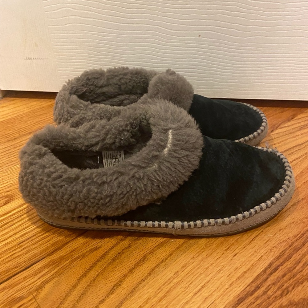 Ugh slipper size 9 preowned black